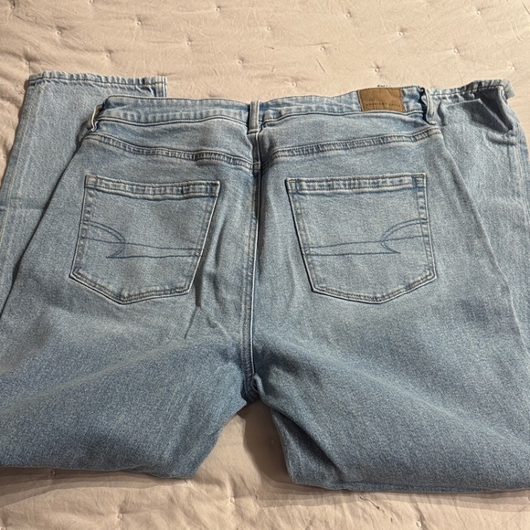 American Eagle Outfitters Light Blue Mom Jeans - Picture 3 of 4